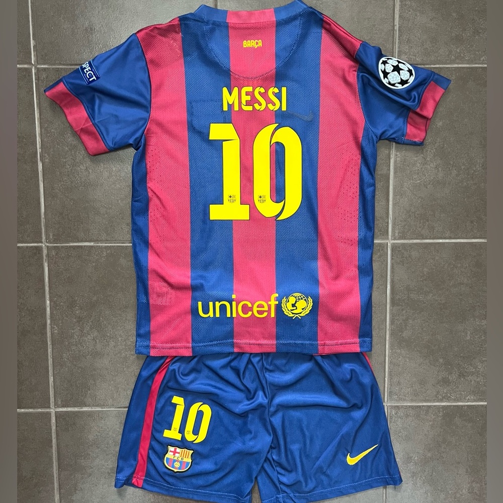 Kids Barcelona Messi 2014/15 Soccer Jersey with Shorts - Size Large # 24